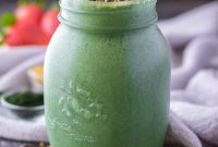 Strawberry Spirulina Smoothie Recipe for Energy and Glow