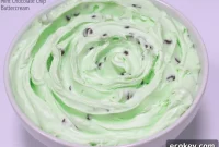 Mint Chocolate Chip Buttercream Recipe — Smooth Mint-Choc Frosting