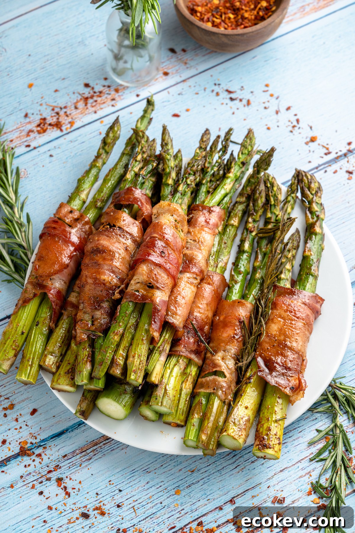top down view of the completed bacon wrapped asparagus