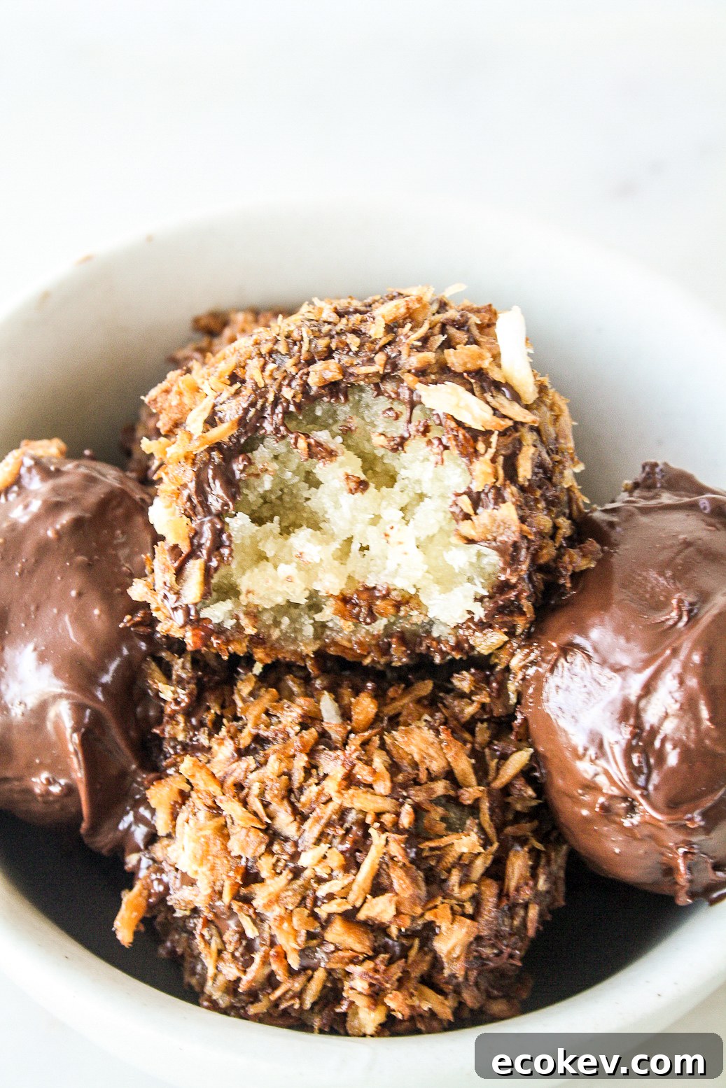 Delicious, healthier truffles made with coconut and cashews!