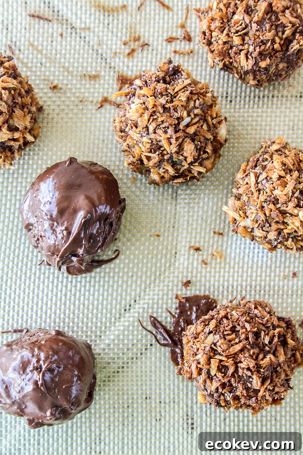 Delicious, healthier truffles made with coconut and cashews!