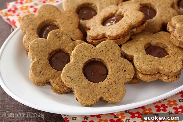 Spiced Hazelnut Linzer Cookies