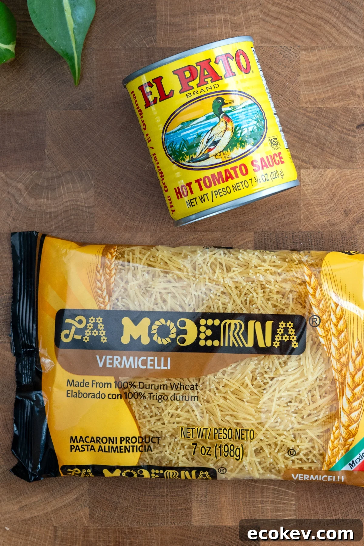 Bowl of sopa de fideo with toppings
