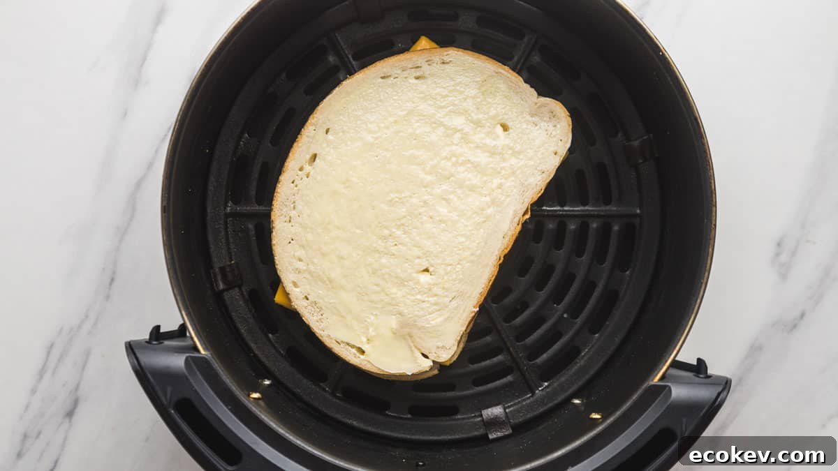 The sandwich in the Air fryer Basket