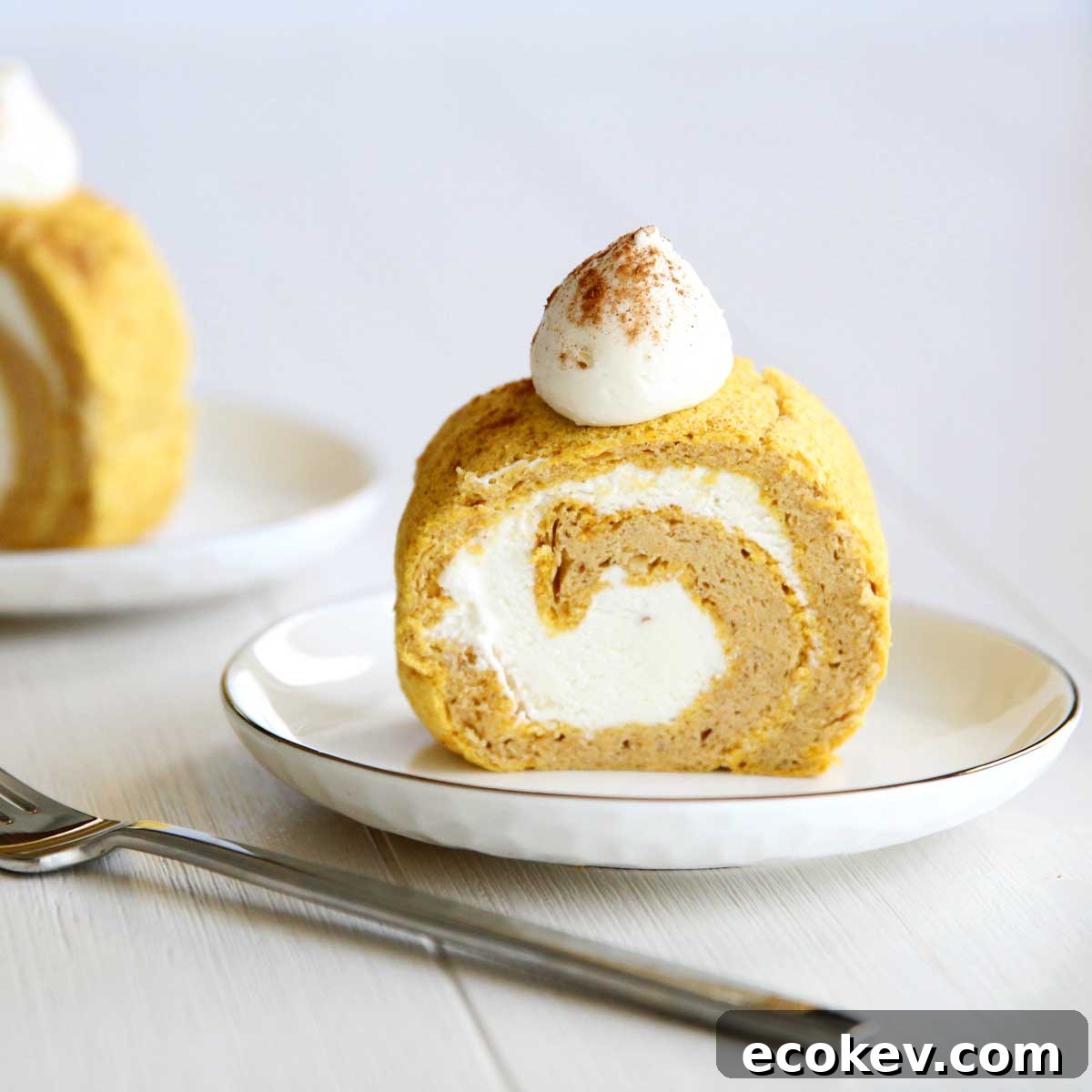 Flourless Pumpkin Spice Roll Cake