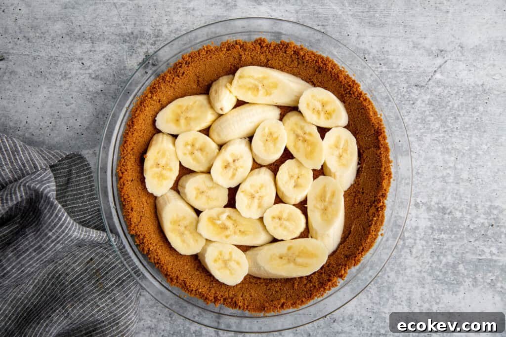a crust topped with fresh banana slices