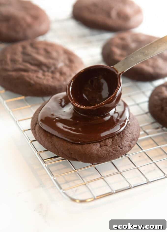 tablespoon spreading chocolate mint ganache on cookie