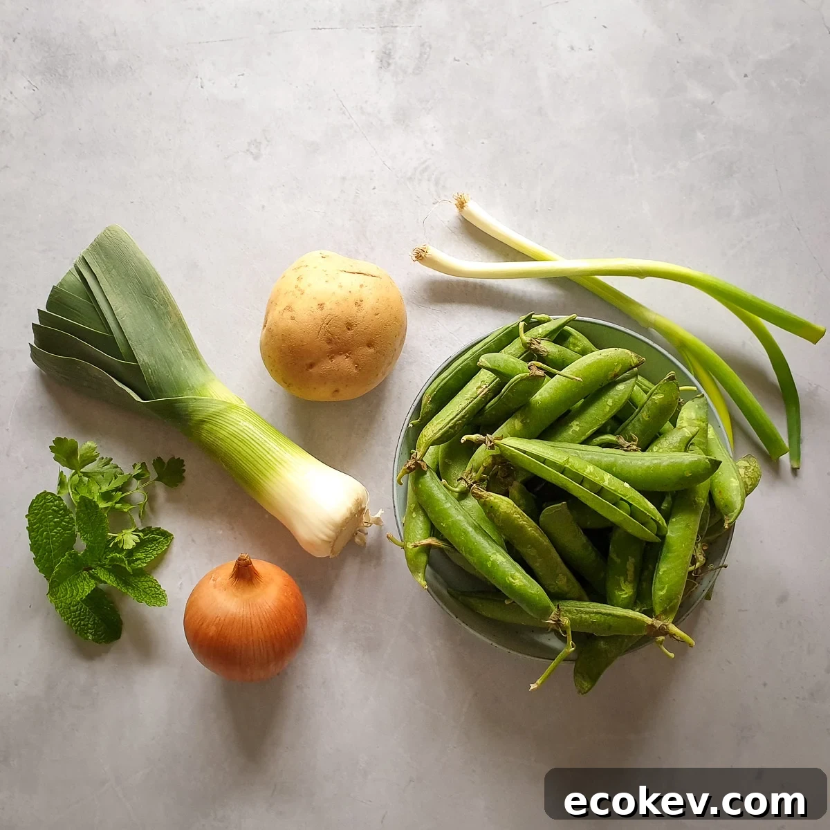 Ingredients to make pea pod soup