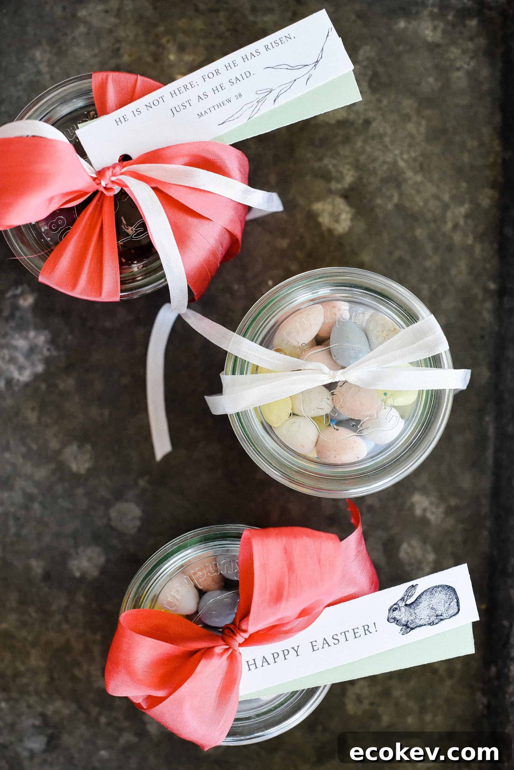 Easter treats are made even sweeter with these free printable gift tags! Make Easter bark and finish it off with printable gift tags! Plus scroll down for links to over 25 darling spring printables!