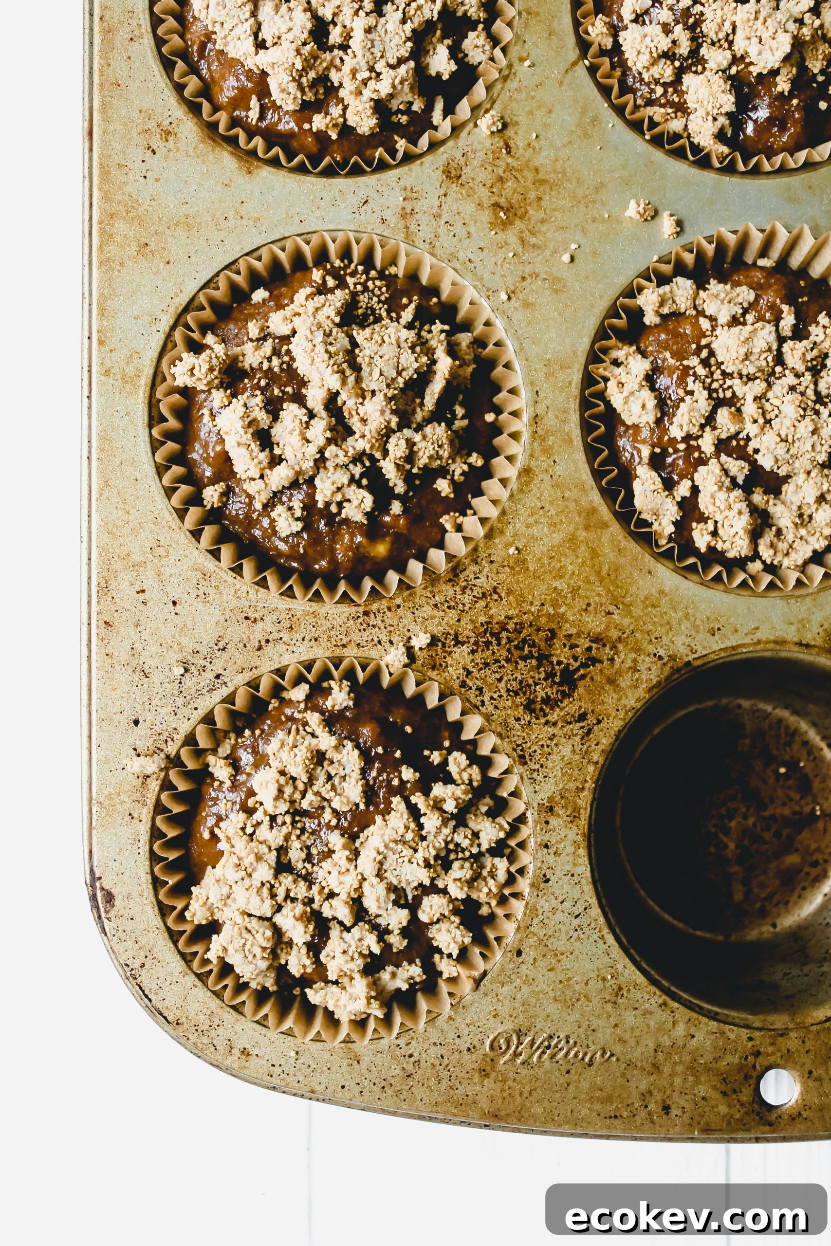Banana Gingerbread Crunch Muffins [GF + Vegan]