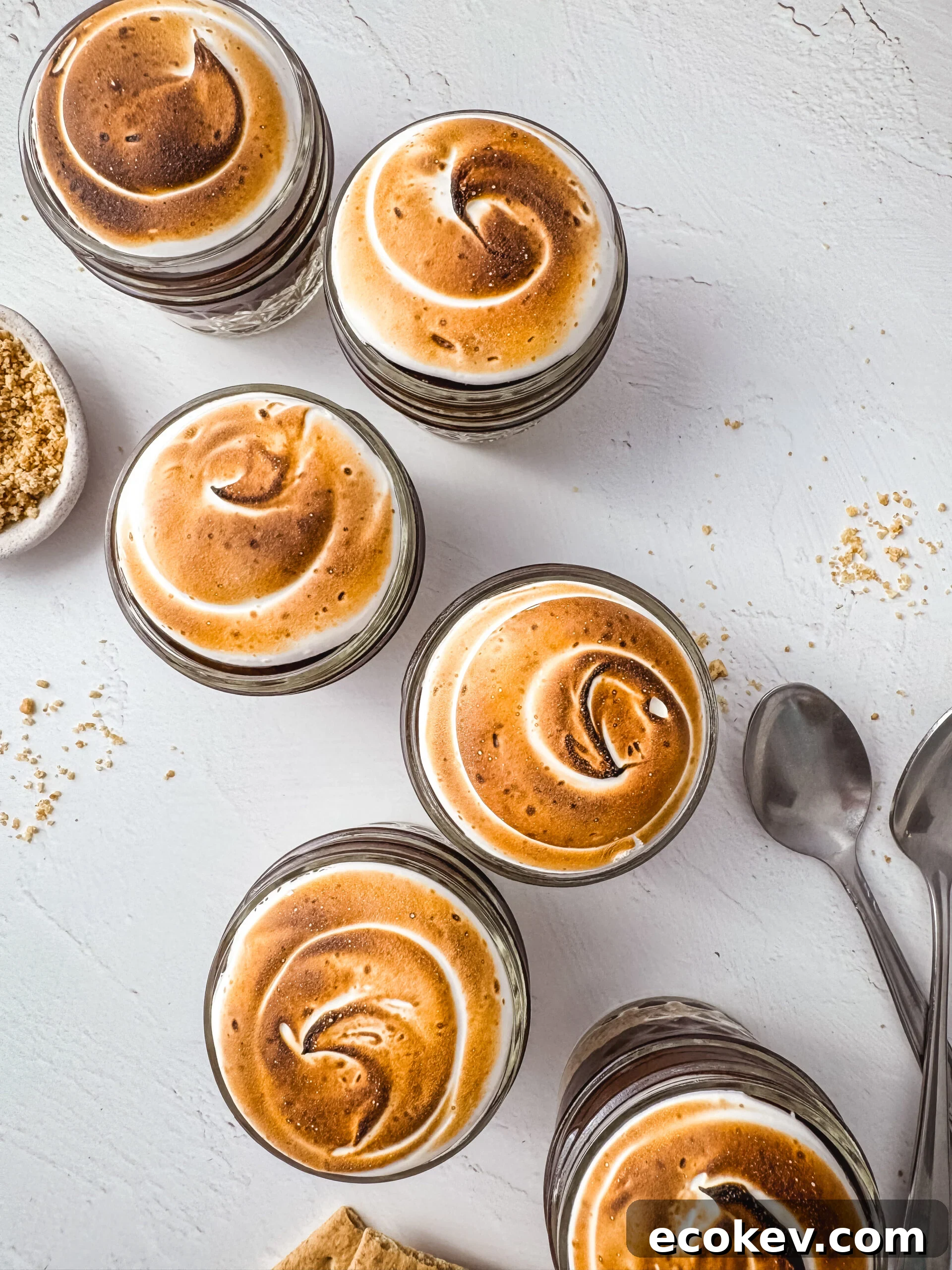 Toasted meringue on pudding