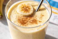 Creamy Greek Yogurt Banana Smoothie Recipe for Breakfast
