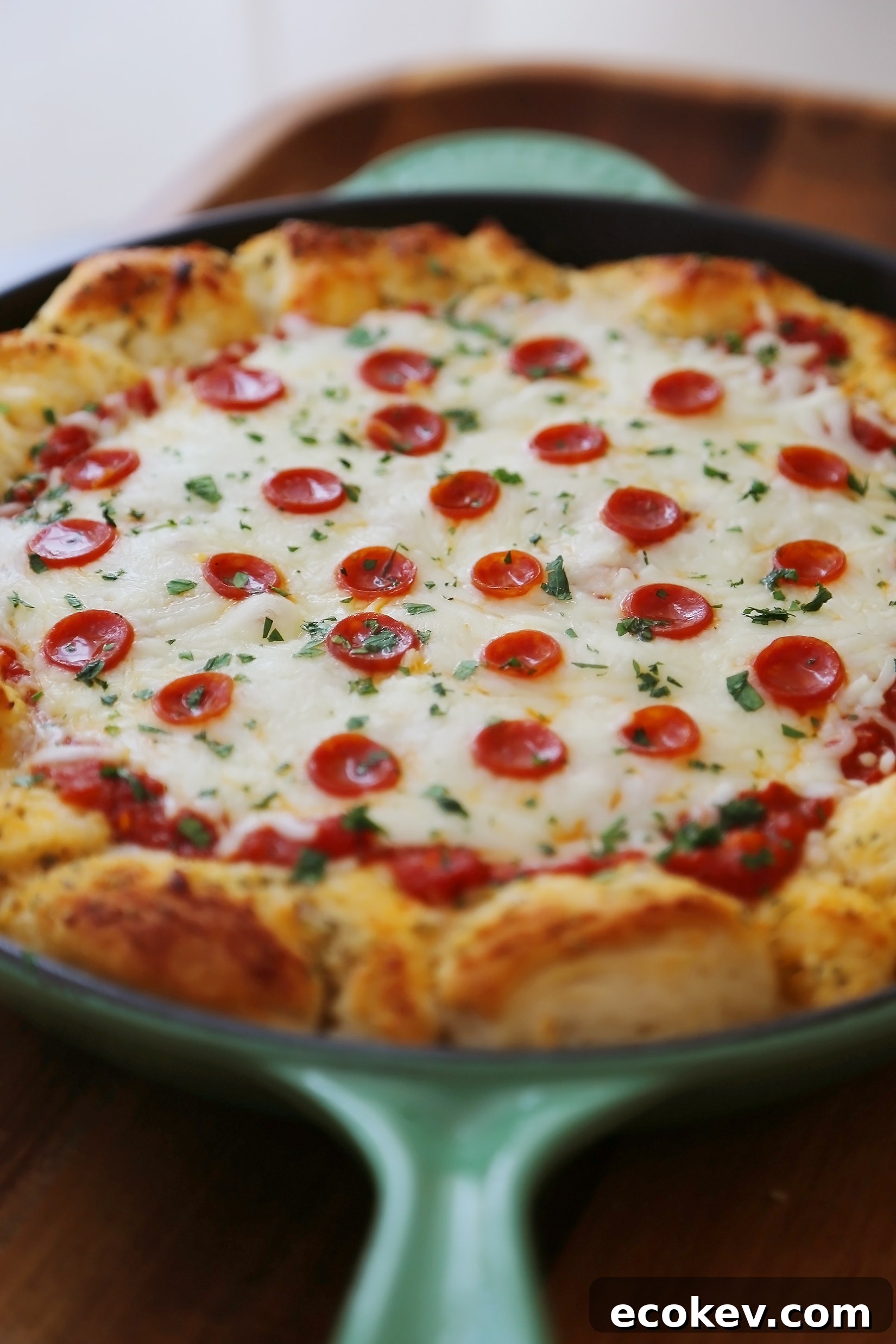 Baked cheesy pizza bites pull-apart bread