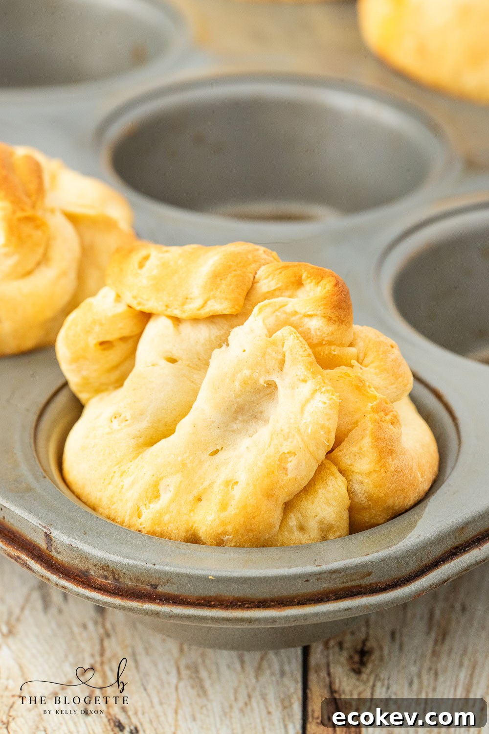 Buttery biscuit filled with chili cheese!